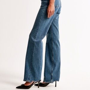 Abercrombie & Fitch 90’s Relaxed Jean High Rise curve love